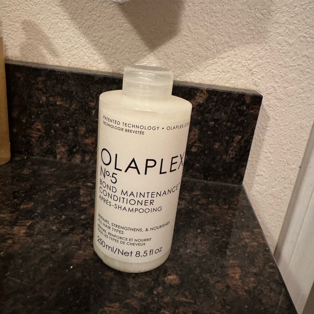 OLAPLEX No.5 Bond Maintenance Conditioner - White Bottle